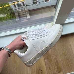 Women’s Vejas V12 - Worn Once!